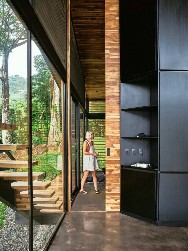 Modular Black House - Casa Negra by A-01