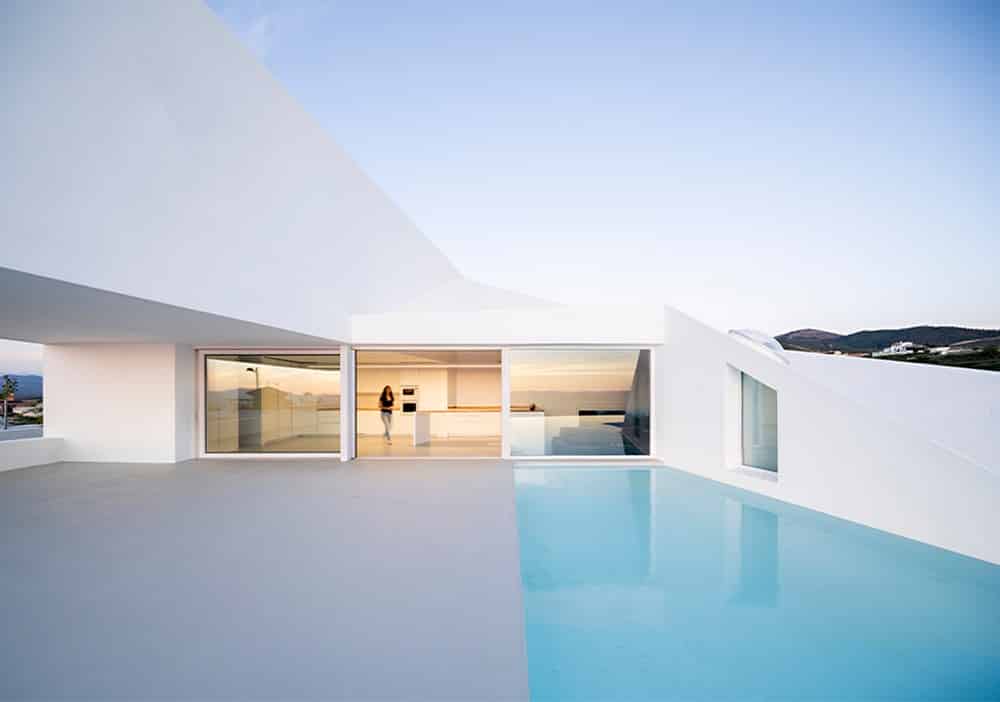 Pool with a House / Serrano + Baquero Arquitectos