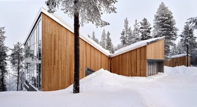 Cliffhanger Riverside Villa / Pirinen Salo Oy