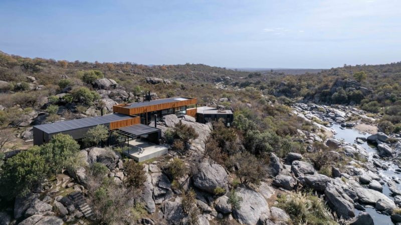 Casa En Piedras / Estudio Palacios