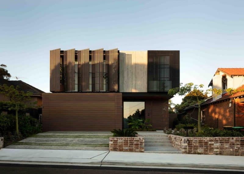 Industrial Escape House / Studio Parisi Architects