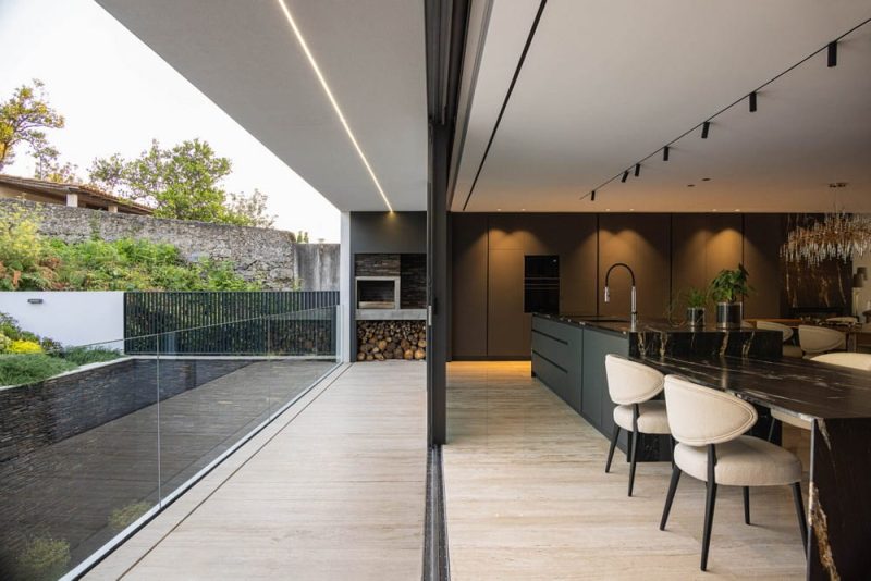 Casa SA / Sandro Ferreira Arquitectura