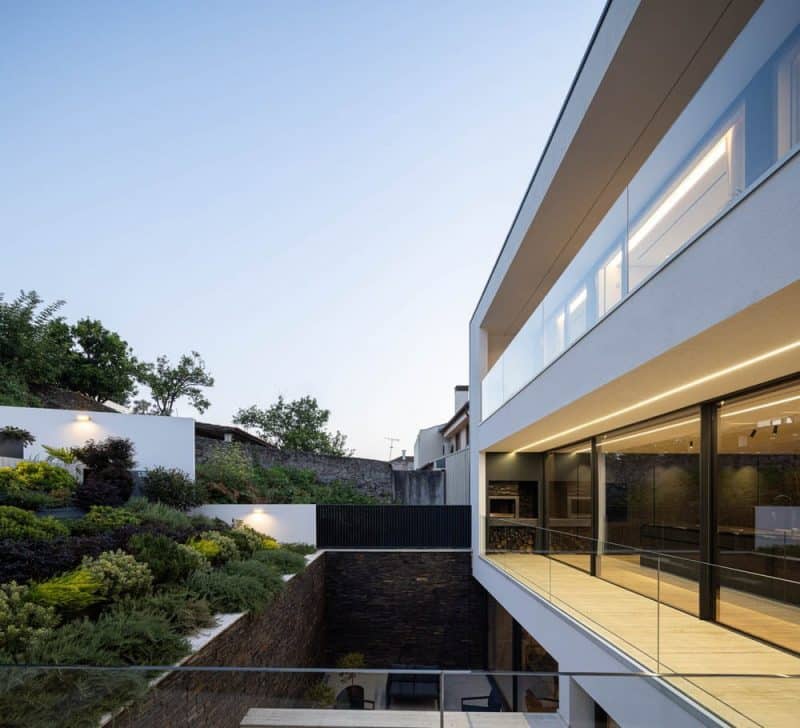 Casa SA / Sandro Ferreira Arquitectura