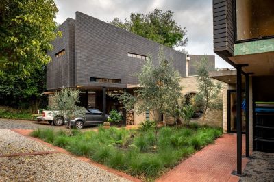 Kalm Residence / Two Five Five Architects