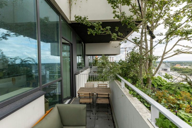 balcony