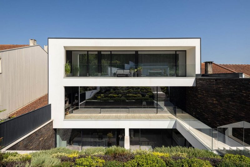 Casa SA / Sandro Ferreira Arquitectura