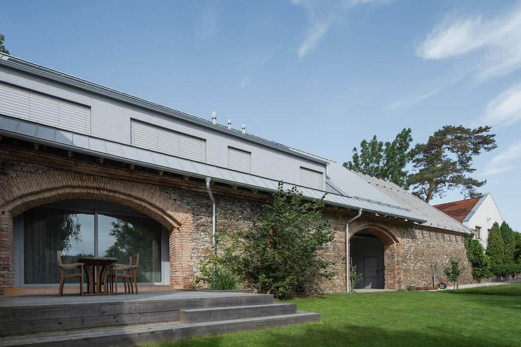 5 Key Design Elements That Convert Barns into Beautiful Modern Homes
