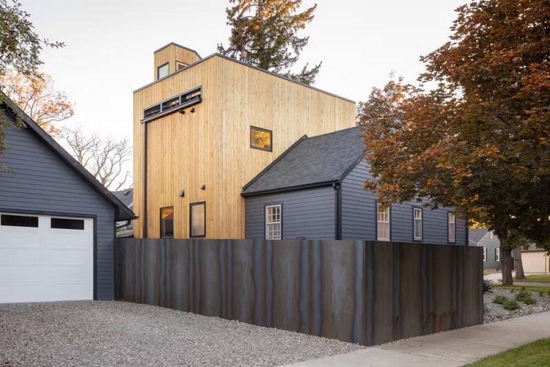 Tree Fort House / Larch Architecture