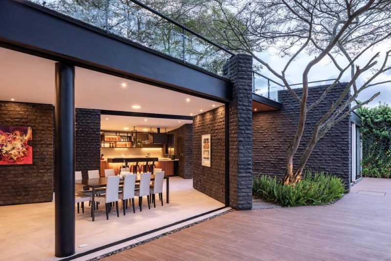 Hidden Stone House / A1 Arquitectura Avanzada