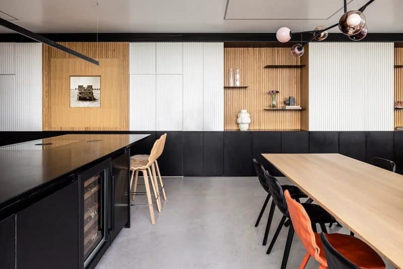 IX A penthouse inspired by the boulevard's Three Lanes by architect Raz Melamed