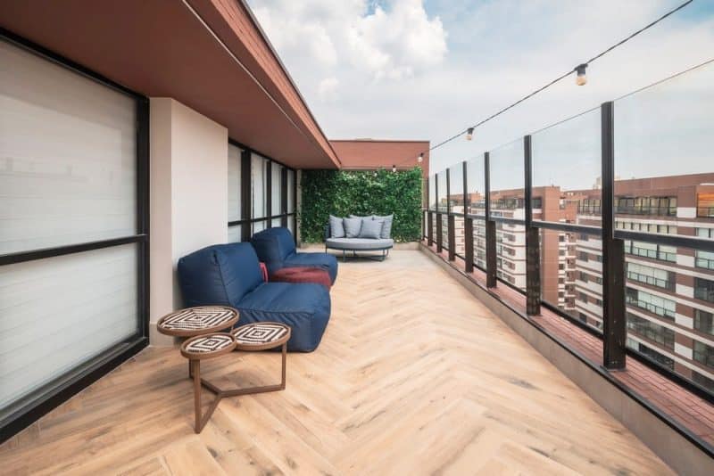 balcony