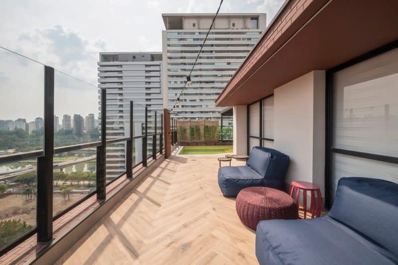 balcony