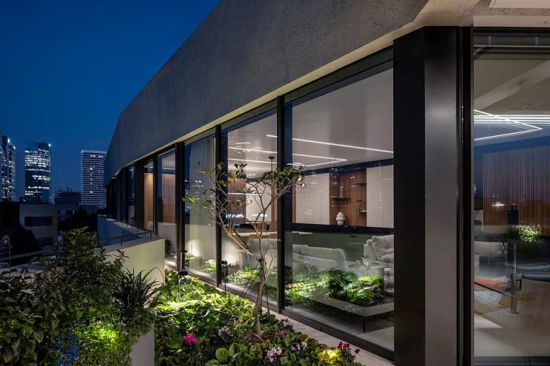 IX A penthouse inspired by the boulevard's Three Lanes by architect Raz Melamed
