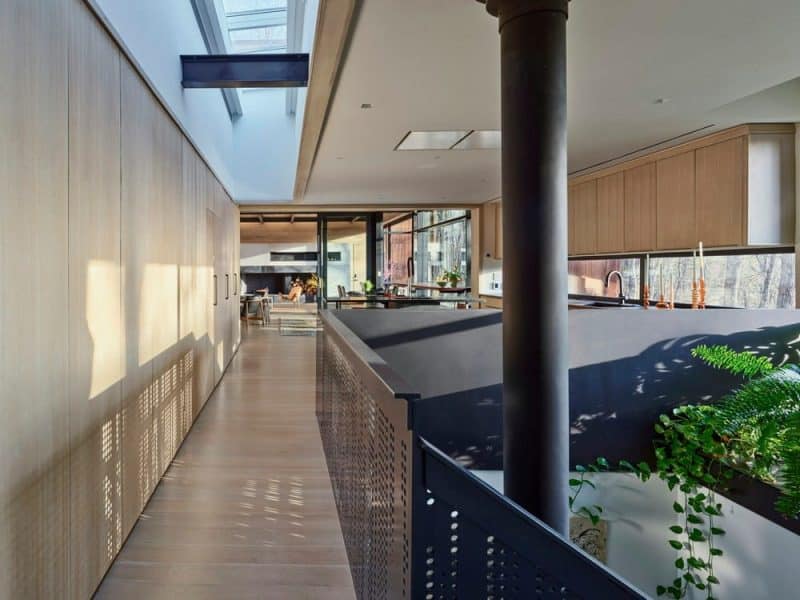 Night Song Bridge House / HEDS Architects