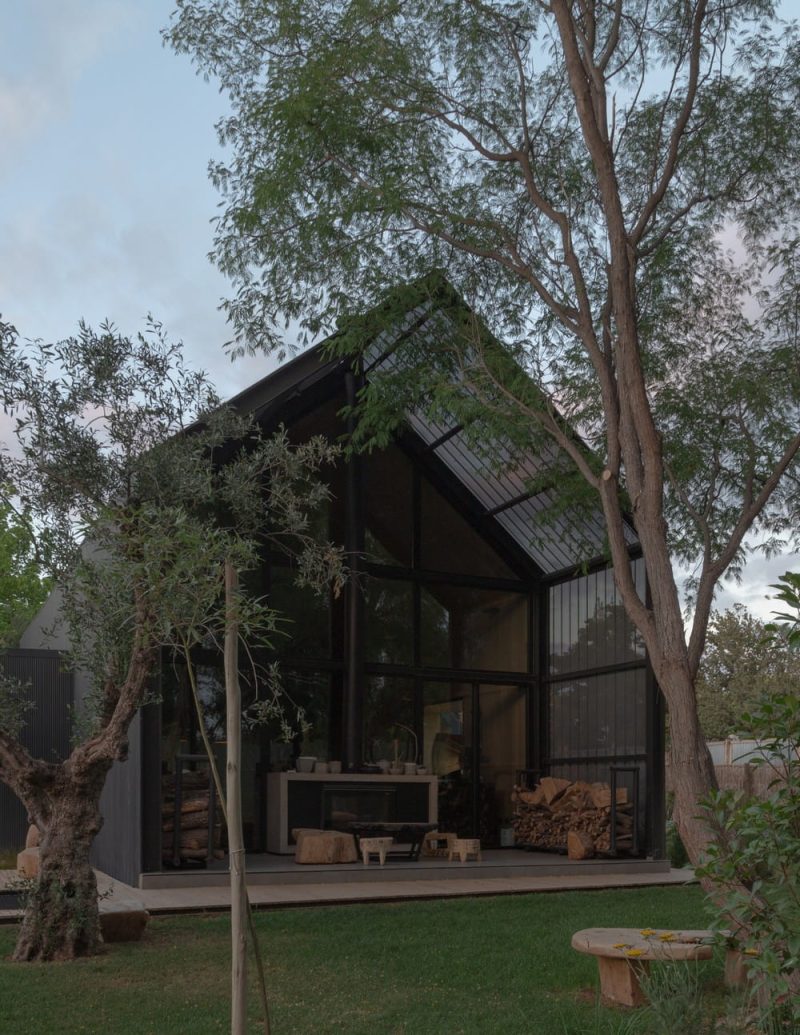 Arrow House / Mora Hughes Arquitectos