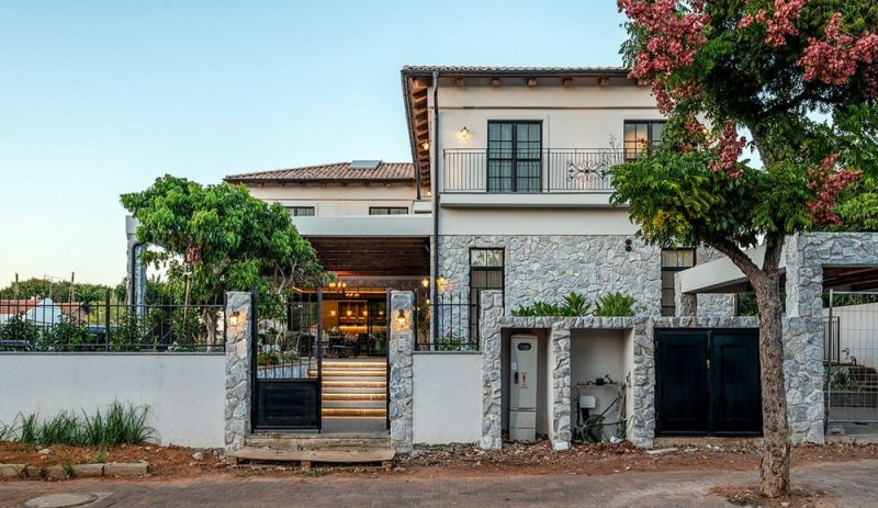 Mediterranean Dream House / Shirly Dan
