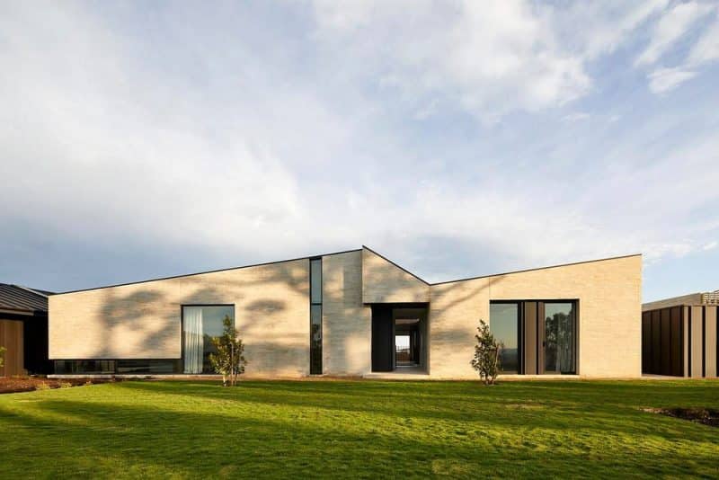 Gruyere Farmhouse / Rachcoff Vella Architecture