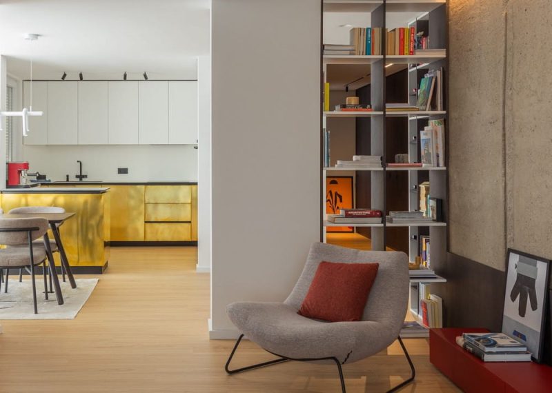 Albino Authenticity Apartment / Rebus Architects