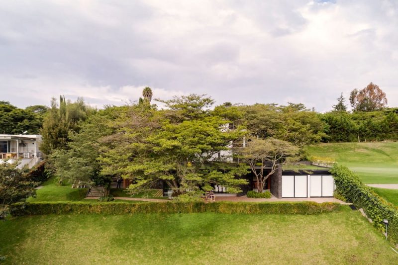Hidden Stone House / A1 Arquitectura Avanzada