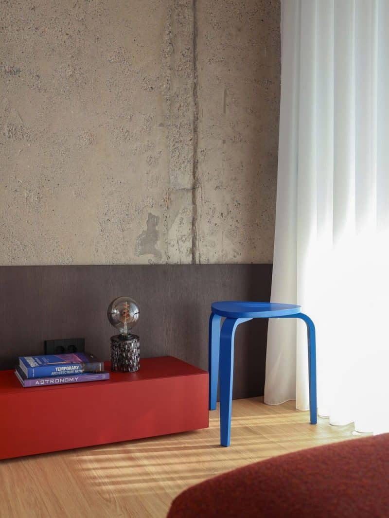 Albino Authenticity Apartment / Rebus Architects