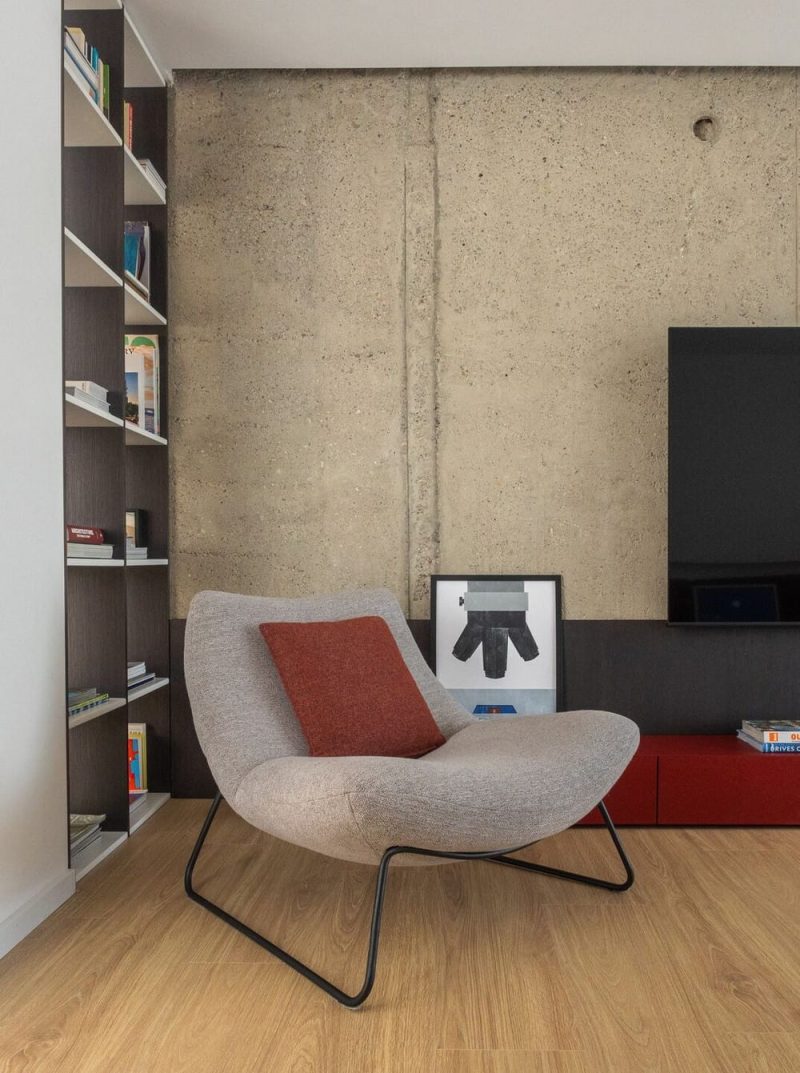 Albino Authenticity Apartment / Rebus Architects