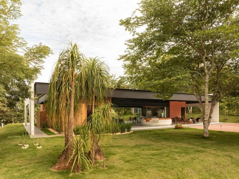 Galgo House / Tati Tavares + Alex Dalcin Arquitetura