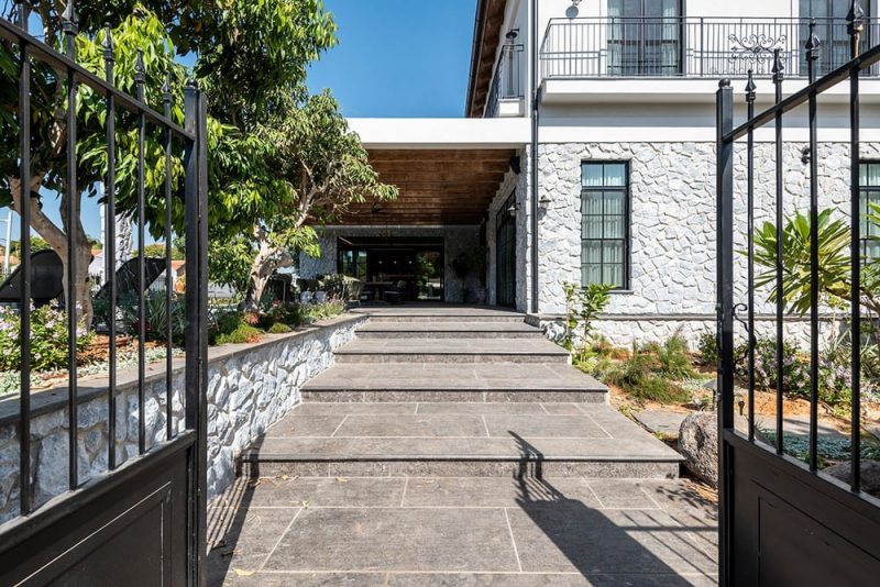Mediterranean Dream House / Shirly Dan