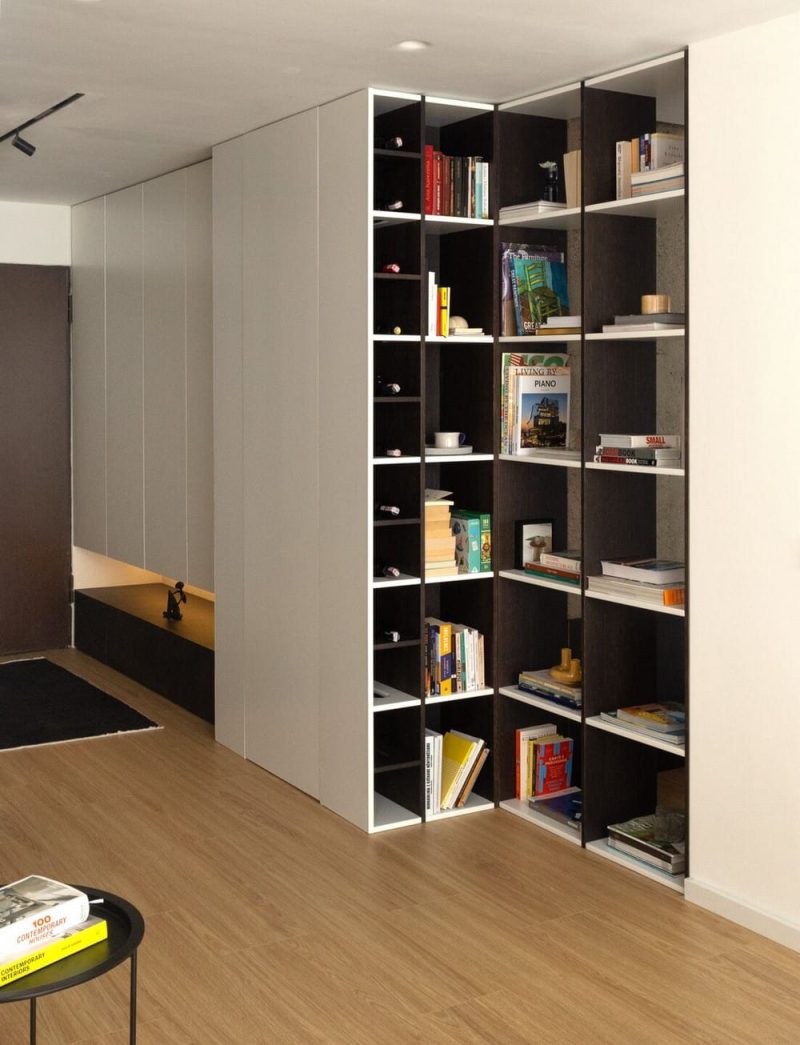 Albino Authenticity Apartment / Rebus Architects