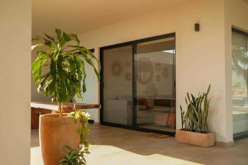 Blending Indoor Comfort with Outdoor Living: Designing Seamless Transitions