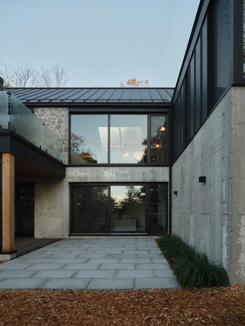 Mountainside Residence in Bromont / Muuk Architecture