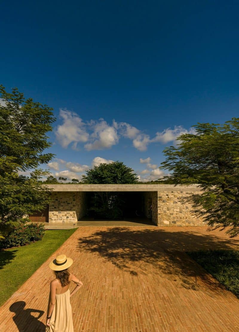 Village House / Studio MK27