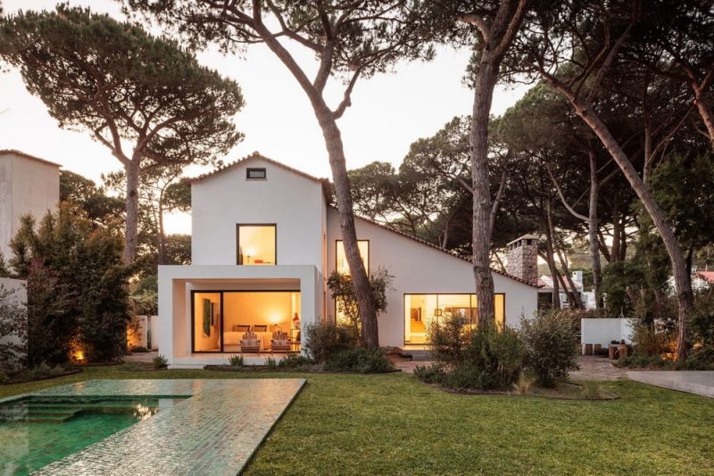 Pinewood Villa / Joao Tiago Aguiar Arquitetos