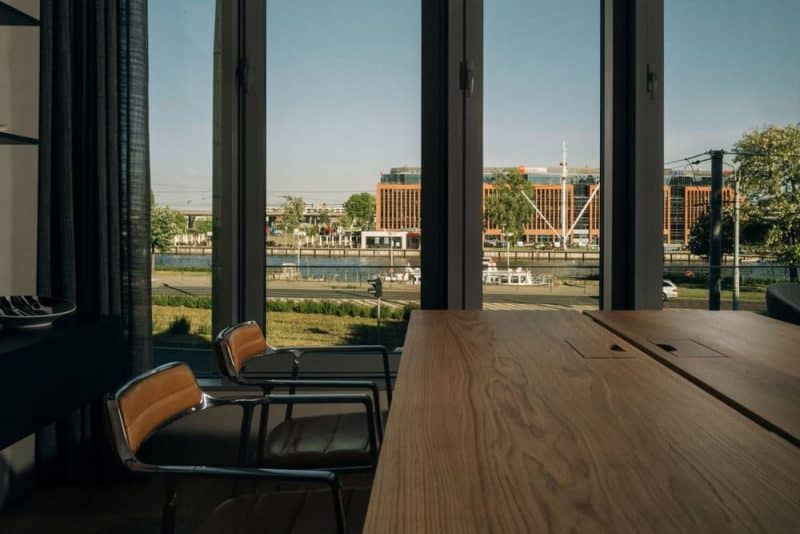 Office By The River / Studio Loft Kolasiński