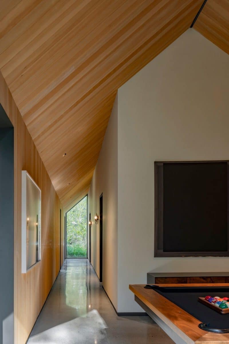 billiards room