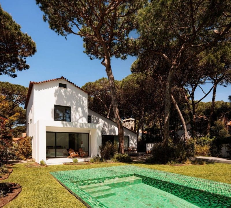 Pinewood Villa / Joao Tiago Aguiar Arquitetos