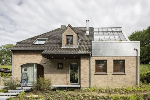 Omloop Farmhouse / hé! architectuur