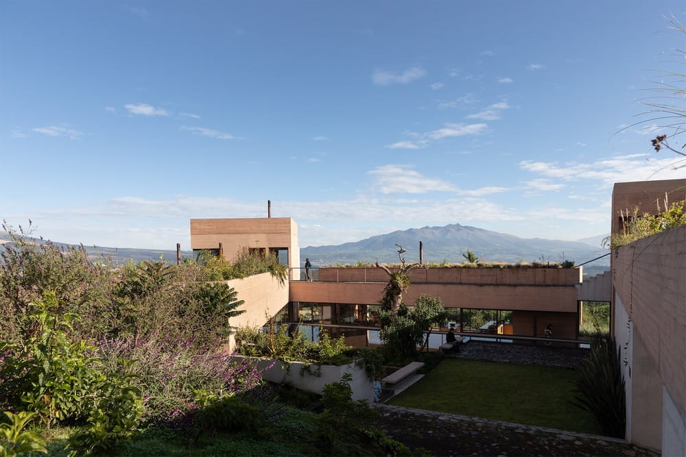 Casa Pastizal / Diez + Muller Arquitectos