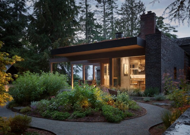 Loyal Captain House / Heliotrope Architects