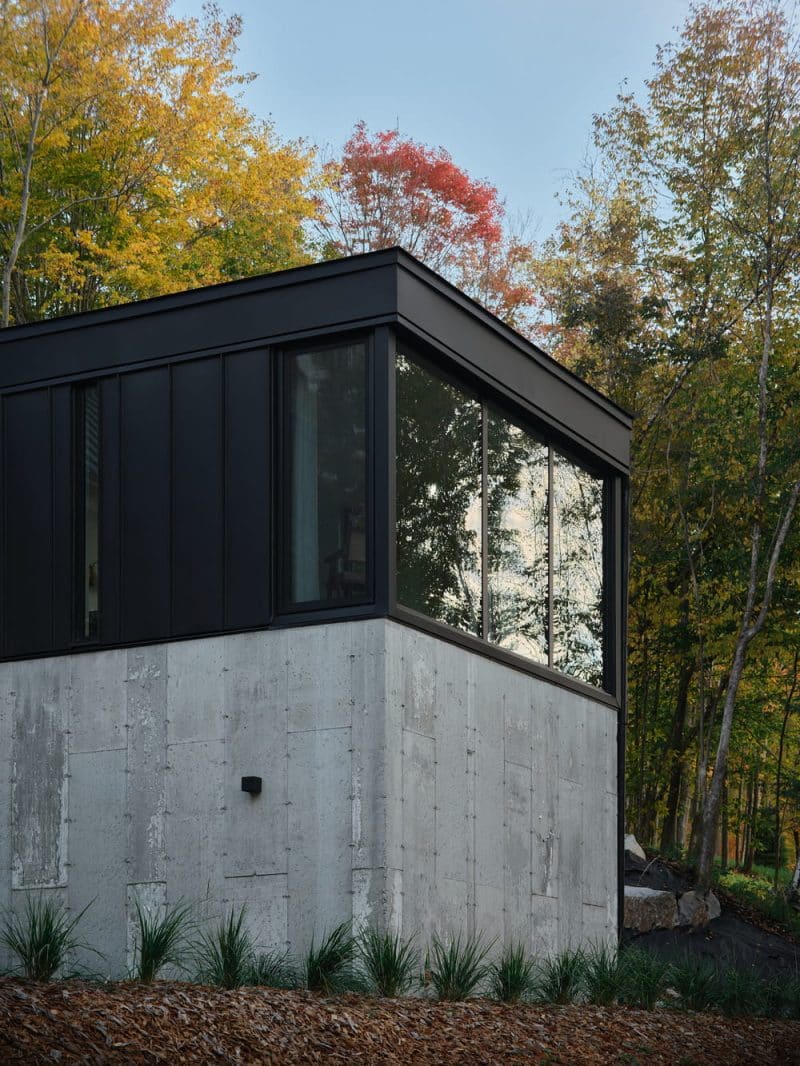 Mountainside Residence in Bromont / Muuk Architecture