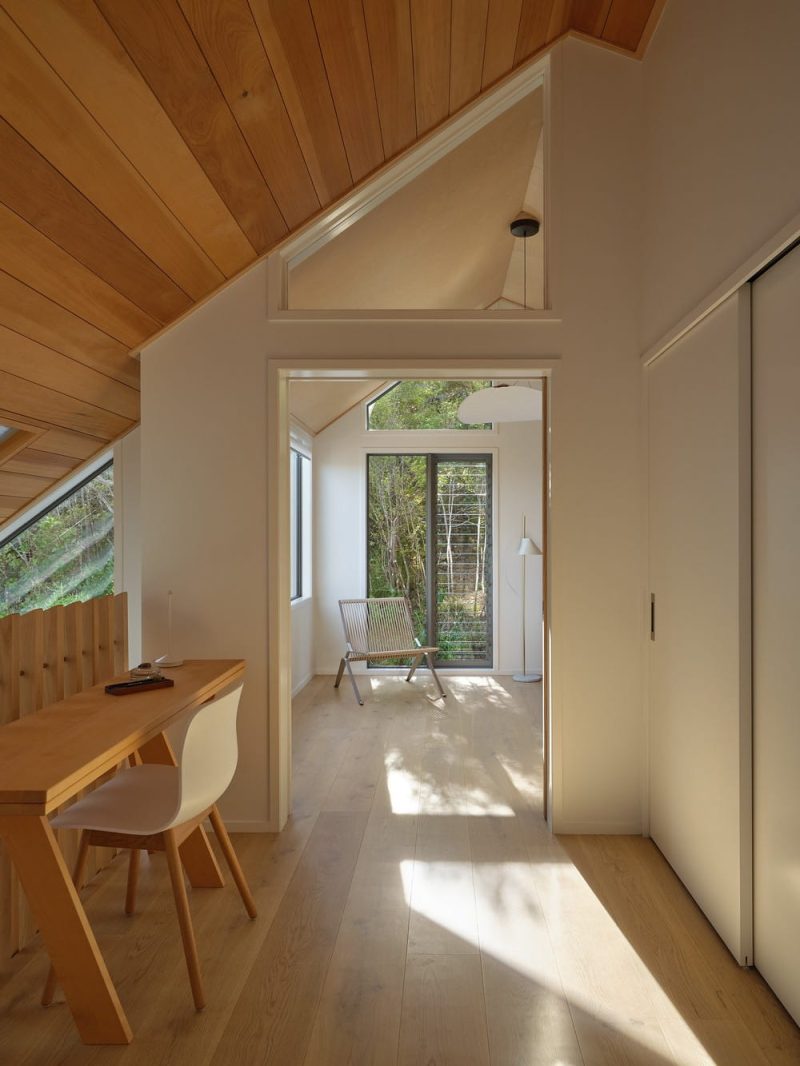 1980s Pole House Renovation: Modern Bush Retreat with Sea Views