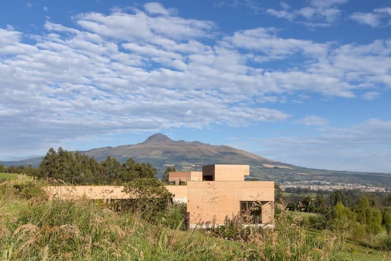 Casa Pastizal / Diez + Muller Arquitectos