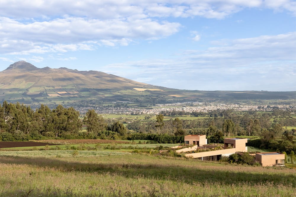 Casa Pastizal / Diez + Muller Arquitectos