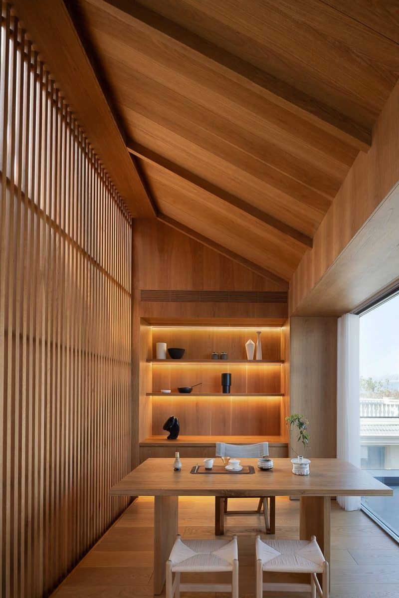 River Island Villa / Jishang Space Design