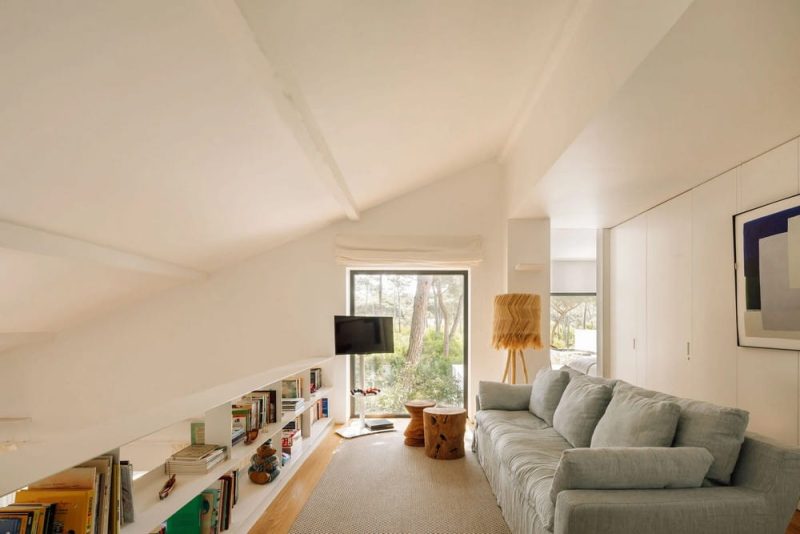 Pinewood Villa / Joao Tiago Aguiar Arquitetos