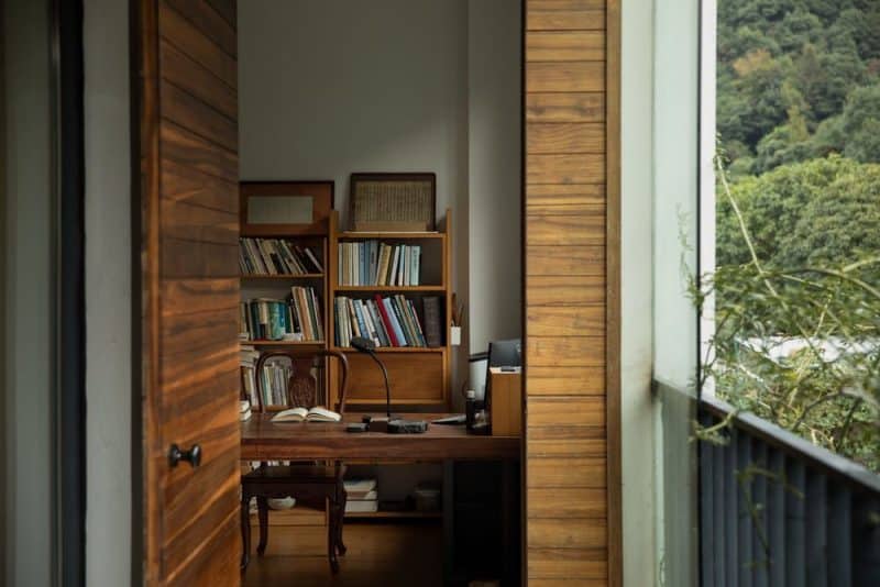 Scholarly Mountain-view Villa / Jishang Space Design