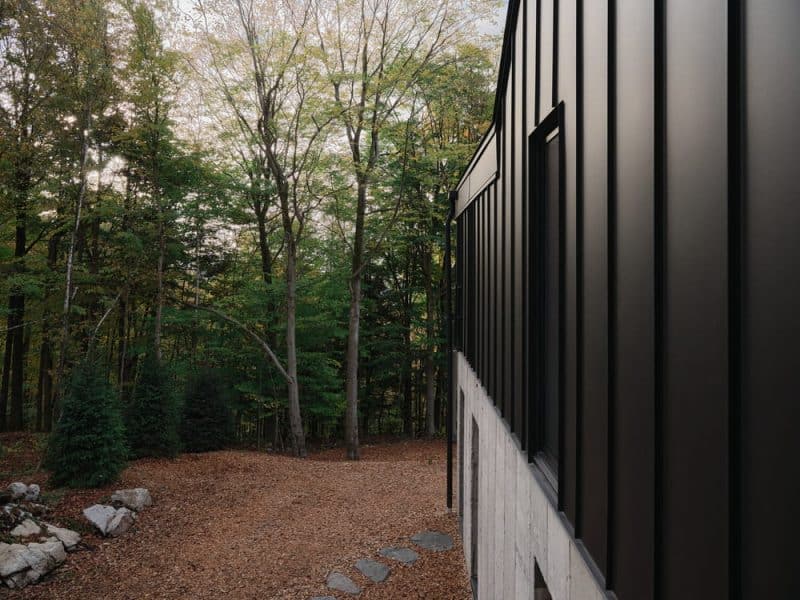 Mountainside Residence in Bromont / Muuk Architecture