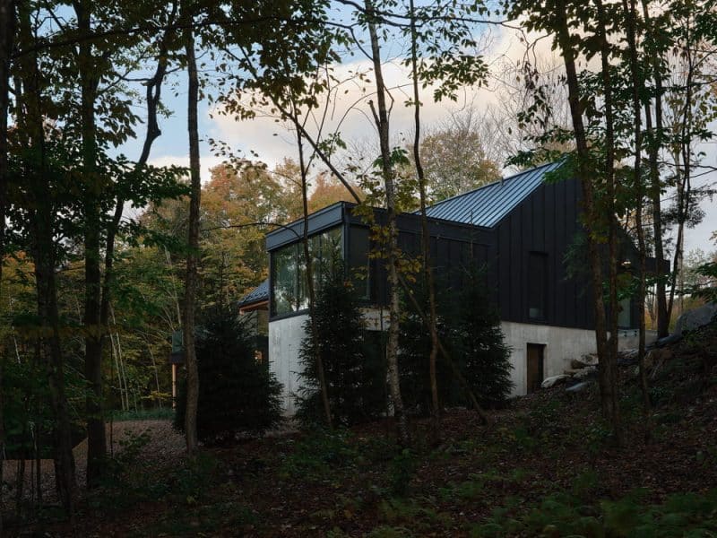 Mountainside Residence in Bromont / Muuk Architecture