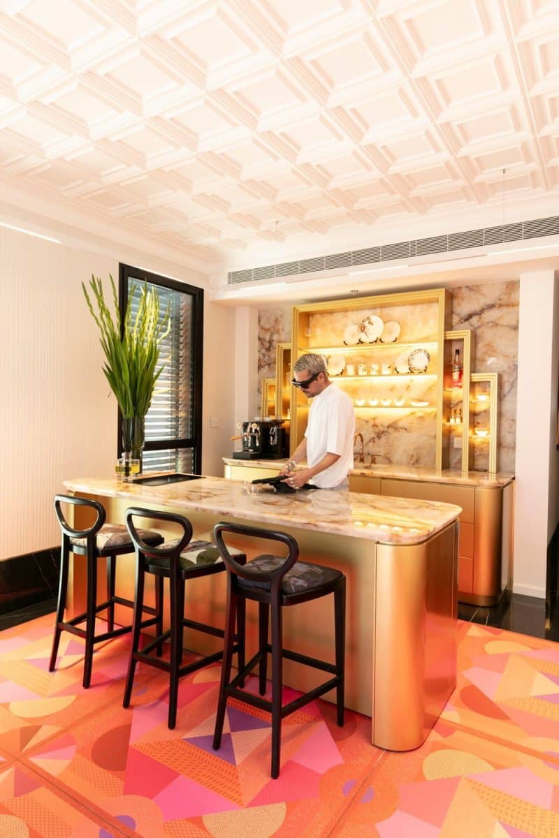 bar