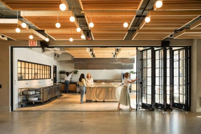 1516 W Carroll Ave Adaptive Reuse Building / Converge Architecture