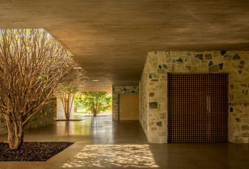 Village House / Studio MK27